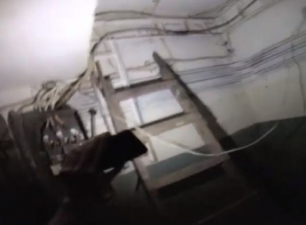 Мелитопольские экстремалы исследовали пульт управления подземного бункера (видео)