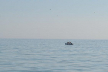 В Бердянске мужчина вышел в море на лодке, а на берег его доставили уже спасатели