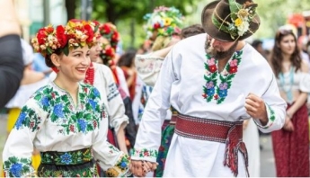 Українські костюми стали найкращими на карнавалі культур у Берліні (фото)