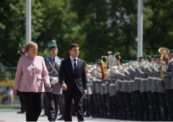 Меркель стало плохо на встрече с Зеленским (видео)