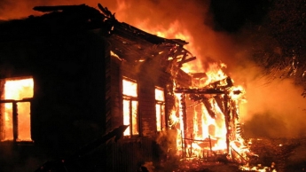 Житель Запорожской области бросился за женой в горящий дом