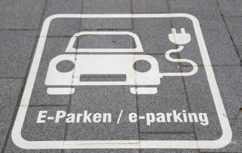 С июля электрозарядки на парковках будут обязательными