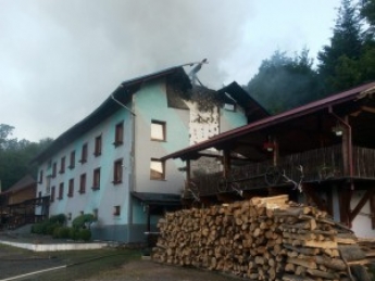 В Карпатах горит отель, где отдыхает почти 100 запорожских детей (Фото)