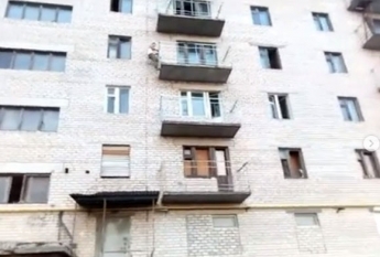 В Мелитополе руфер без страховки взобрался на девятиэтажку (видео)