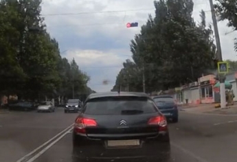 В Мелитополе водители страдают "недержанием" (видео)
