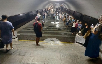 В Харькове затопило станцию метро (видео)