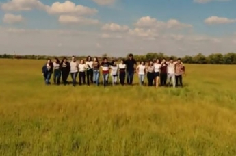 Мелитопольцы гордятся выпускниками, снявшимися в патриотическом клипе (видео)
