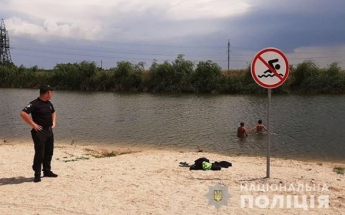Полицейские выгоняли купальщиков из Горячки