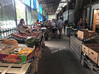 Почем первые арбузы и дыни в Мелитополе продают (фото)