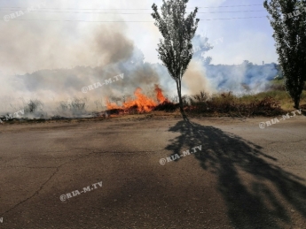 В Мелитополе горит частный сектор (фото, видео)