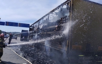 Возле Львова в грузовике из-за жары загорелся уголь