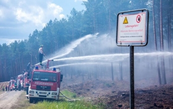 Масштабный лесной пожар бушует на севере Германии