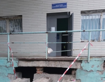 В запорожской больнице рядом с головой ребенка упала глыба бетона (Фото)