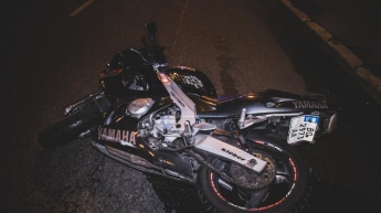 В Киеве произошло жуткое ДТП: мужчина-байкер погиб на месте