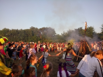 Повелители огня поставили яркую точку в праздновании Ивана Купала. Захватывающее видео