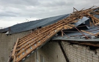 Непогода в Украине: обесточены 130 населенных пунктов, ранены два человека