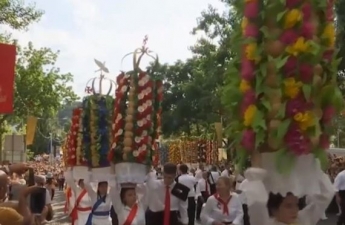 В Португалии прошел древний необычный парад (видео)