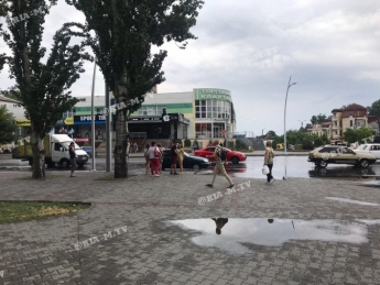 В центре Мелитополя ДТП. Водители ждут полицию (фото)