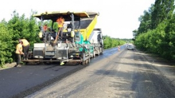 Дорожники выполнили 60 процентов запланированных работ по ремонту трассы Запорожье-Мариуполь