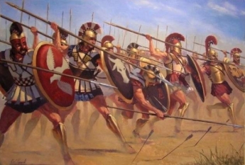 Почему на шлемах спартанцев были яркие петушиные гребни