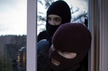 Неизвестные в Запорожской области ворвались в дом и стреляли в хозяев