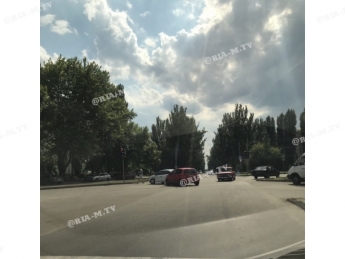 Легковушки не разминулись на перекрестке в Мелитополе (фото)