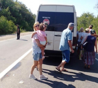 Туристический автобус угодил в аварию под Васильевкой (фото)
