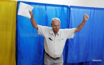 Украинцы завершили голосование на первом зарубежном участке