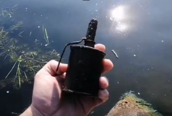 Недалеко от запорожских мостов рыбак нашёл гранату (ВИДЕО)