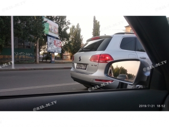В Мелитополе турист на российских номерах "давал уроки" автохамства (видео)