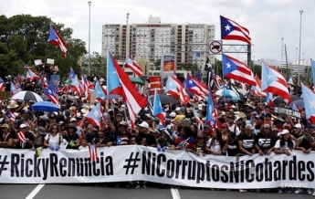 В Пуэрто-Рико на акцию протеста вышли 200 тысяч человек