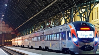 Запорожский поезд экстренно остановили из-за игрушки (Фото)