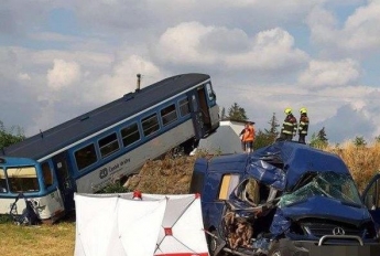 Смертельное ДТП в Чехии: в аварию попал микроавтобус с украинцами (Фото)