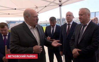 Лукашенко пригрозил чиновникам тюрьмой за падеж скота (видео)