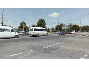 Из-за неработающего светофора в Мелитополе возник хаос на объездной (фото, видео)
