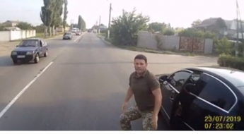 Военные на автомобиле устроили преследование с погоней (видео)