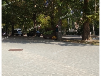 Азербайджанцы в Мелитополе "оккупировали" тротуары  (фото)