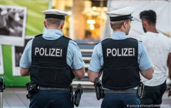 В Германии подростки штурмовали полицейский участок
