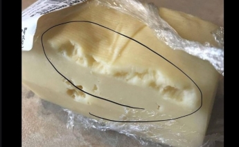 В Запорожье продают сыр со следами от крысиных зубов (Фото)