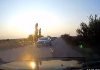 Водитель показал опасный обгон на кирилловской трассе (видео)