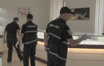 Неудачное ограбление "ювелирки" в Киеве попало на видео