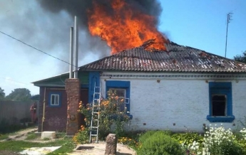 Двое маленьких детей погибли при пожаре в Киевской области