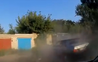 Скрываясь от погони водитель врезался в столб в Чернигове (видео)