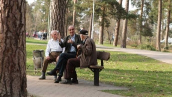 На пенсию по желанию и сокращенный рабочий день: планы реформ команды Зеленского
