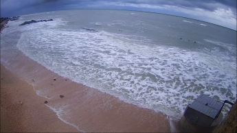 В Кирилловке сильный шторм съедает пляжи (фото)