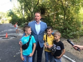 Мелитопольцы организовали у себя во дворе селфи с мэром Сергеем Минько (видео)