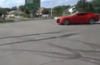 Дрифт с понтами - мелитопольский блогер на дорогом авто покатался в центре города (видео)