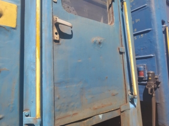Катится, катится "убитый" вагон - Укрзалізниця выводит в рейсы металлолом (фото)