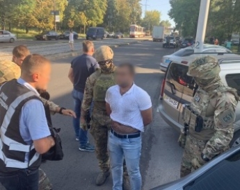 Спецназ у Шевченковского отделения полиции: задержан следователь по подозрению в тяжком преступлении