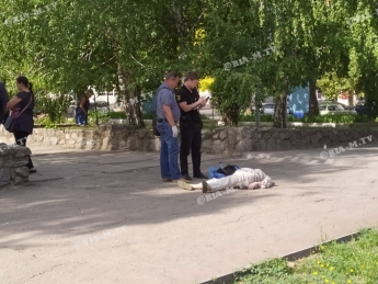 В Мелитополе на улице умерла женщина (фото)